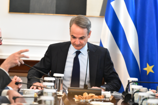 Επιστολική ψήφο για τους αποδήμους στις εθνικές εκλογές, φέρνει το Μαξίμου