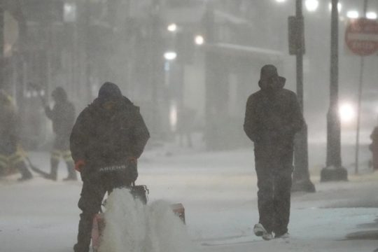 Φονικός χειμώνας στις ΗΠΑ με νεκρούς, χιόνι και σκοτάδι