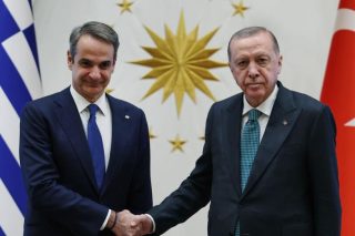 «Καρφιά» κατά Σαμαρά και αντιπολίτευσης