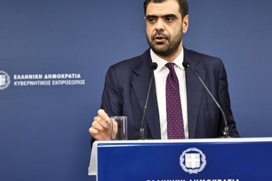 Μαρινάκης: Να σταματήσει άμεσα η αναπαραγωγή του βίντεο με τις δύο 17χρονες στην Ηλιούπολη
