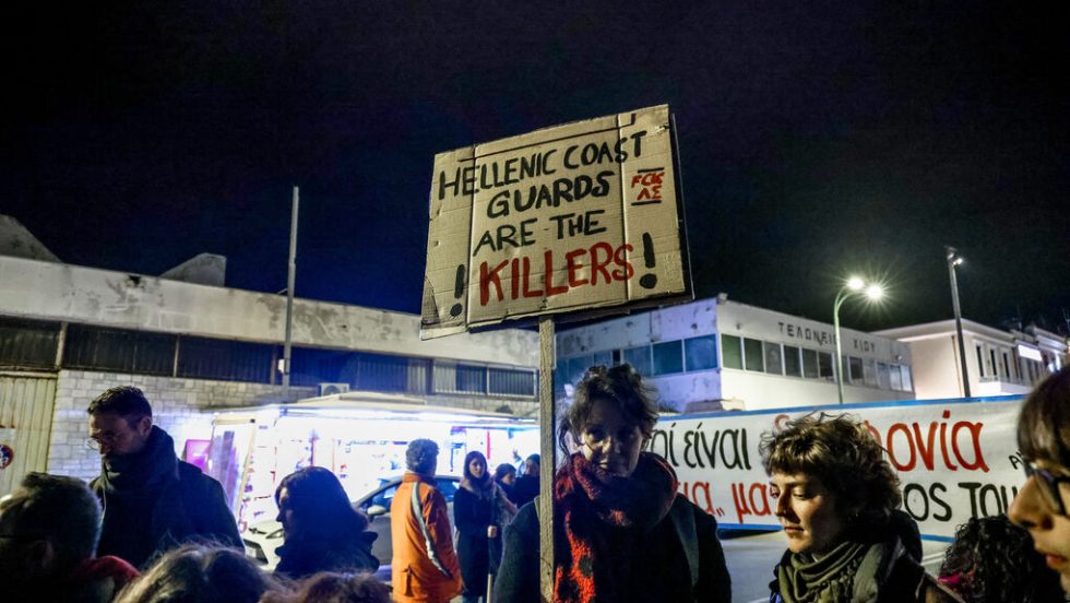 «Χωρίς καμία προειδοποίηση το σκάφος πέρασε από πάνω μας»