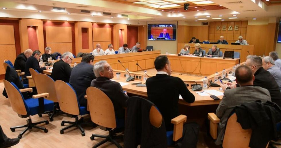 Ζητά πάγωμα των αυξήσεων στο νερό