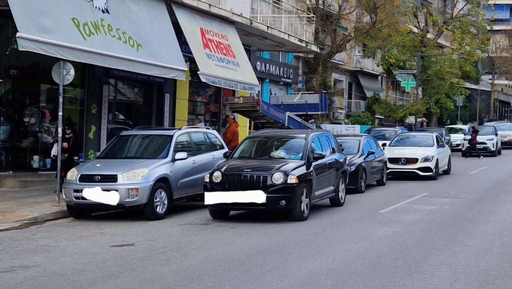 Διπλοπαρκαρισμένα οχήματα στη συμβολή των Πανόρμου και Αλεξάνδρας | ΜΙΧΑΛΗΣ ΚΩΝΣΤΑΝΤΟΠΟΥΛΟΣ