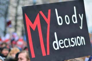 Μισή στήριξη Κομισιόν στο «My Voice, My choice»