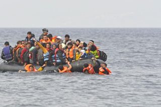 Ελληνική θανατοπολιτική και πολιτική απάθεια