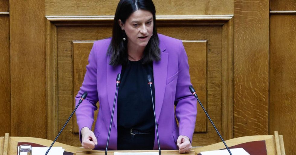 Σε εκρηκτικό κλίμα η συζήτηση για τις συμβάσεις