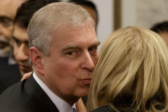 Τι λέει ο Κάρολος για τον αδερφό του και τα μπλεξίματα με τις αρχές