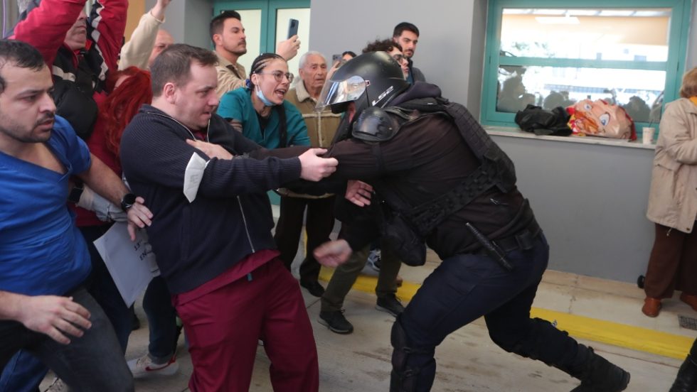 Όργιο καταστολής στο Γενικό Κρατικό Νοσοκομείο Νίκαιας καταγγέλλει η ομοσπονδία των νοσοκομειακών γιατρών. | EUROKINISSI