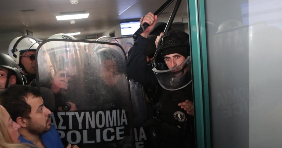 Αδωνης με ΜΑΤ!