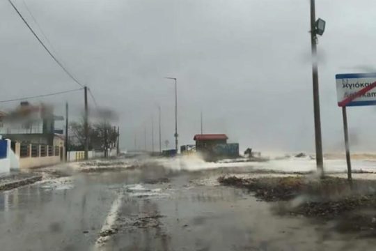 Λάρισα και Αιγαίο δοκιμάζονται από την κακοκαιρία - Πού χτυπά το δεύτερο κύμα