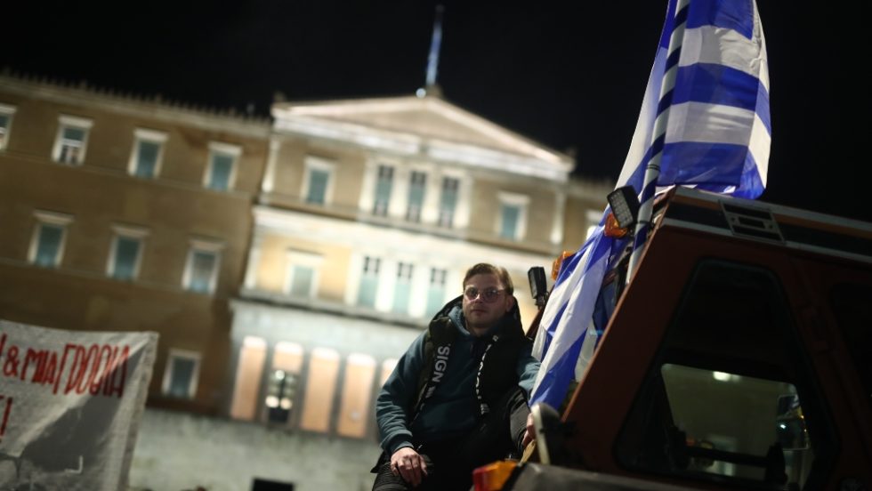 Στιγμιότυπο από τη διανυκτέρευση των επαγγελματιών του πρωτογενούς τομέα στην πλατεία Συντάγματος | Eurokinissi