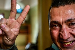 Προσφυγικά λεωφόρου Αλεξάνδρας: «Καμπανάκι» γιατρών για την υγεία του απεργού πείνας Αριστοτέλη Χαντζή