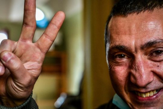 Προσφυγικά λεωφόρου Αλεξάνδρας: «Καμπανάκι» γιατρών για την υγεία του απεργού πείνας Αριστοτέλη Χαντζή