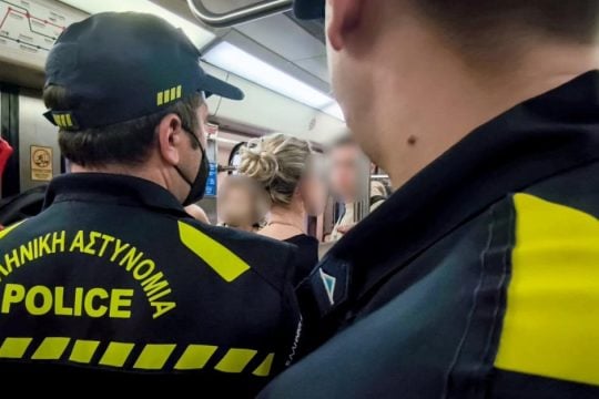Καταδίωξη στα τούνελ του μετρό: 16χρονος έκλεψε αλυσίδα λαιμού και την κατάπιε για να γλιτώσει την σύλληψη