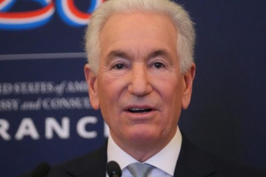 Το Παρίσι απομονώνει τον Αμερικανό πρέσβη μετά την προσβολή