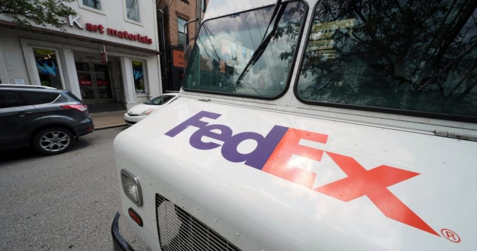 Η FedEx πάει στα δικαστήρια την αμερικανική κυβέρνηση για τους τραμπικούς δασμούς
