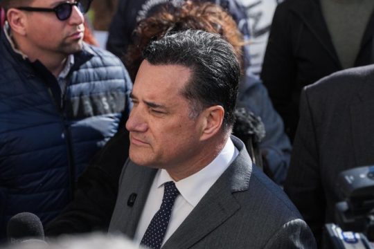 Ας κάνει μήνυση...