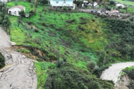 Προβλήματα από την κακοκαιρία σε όλη τη χώρα [εικόνες+βίντεο]