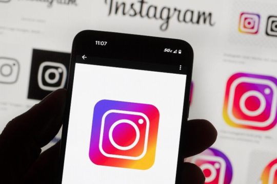 Ιστορική πρωτοβουλία από το Instagram: Θα ενημερώνει τους γονείς αν το παιδί τους εμφανίζει αυτοκτονικές τάσεις