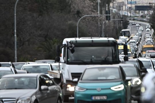 Καραμπόλα στην Αθηνών - Κορίνθου με επτά αυτοκίνητα