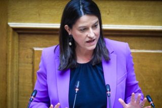 Η Κεραμέως απαντά στην πρόταση ΠΑΣΟΚ για 4ήμερη εργασία: «Ελλιπής σχεδιασμός με σοβαρούς κινδύνους»