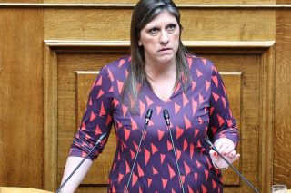 Κωνσταντοπούλου: Η χώρα βρίσκεται σε φοβερή περιδίνηση - Η κυβέρνηση καταρρέει