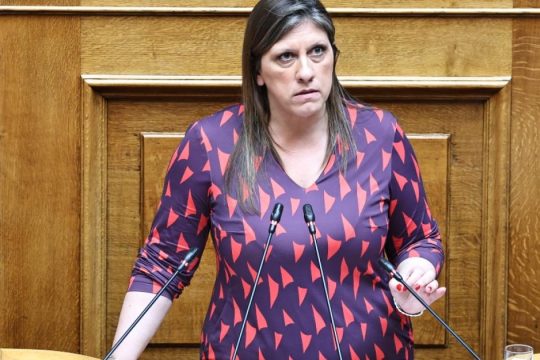 Κωνσταντοπούλου: Η χώρα βρίσκεται σε φοβερή περιδίνηση - Η κυβέρνηση καταρρέει