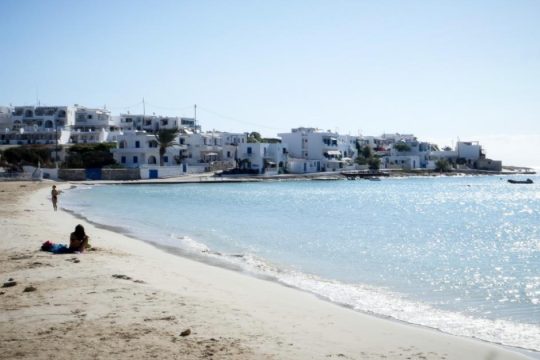 Ξεσηκωμός στο Άνω Κουφονήσι - Ξαπλώστρες θέλει το ΥΠΟΙΚ σε διάσημες παραλίες
