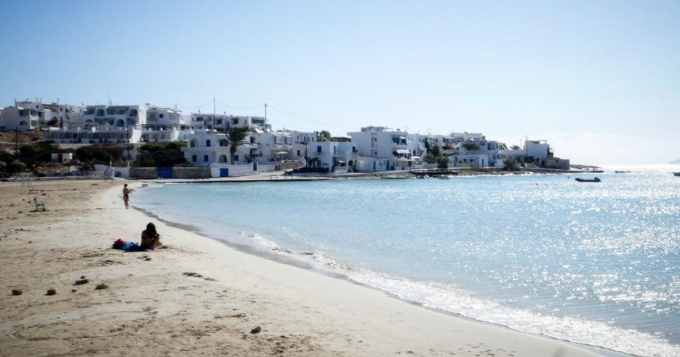Ξεσηκωμός στο Άνω Κουφονήσι - Ξαπλώστρες θέλει το ΥΠΟΙΚ σε διάσημες παραλίες