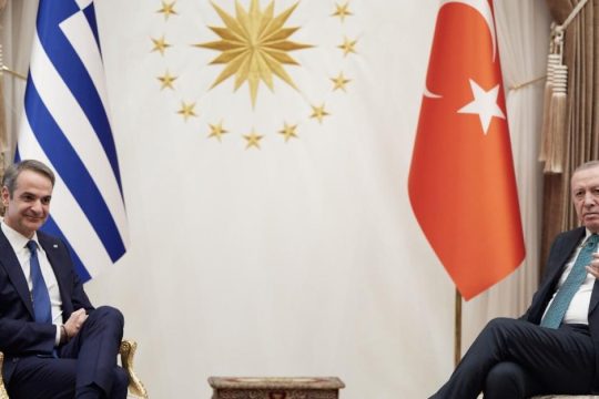 Πυρά της αντιπολίτευσης για τους χειρισμούς Μητσοτάκη στην Άγκυρα