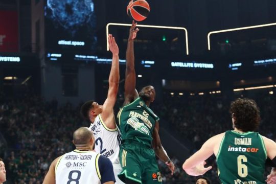 Με buzzer beater η Φενέρ πήρε το ματς από τον Παναθηναϊκό στην εκπνοή