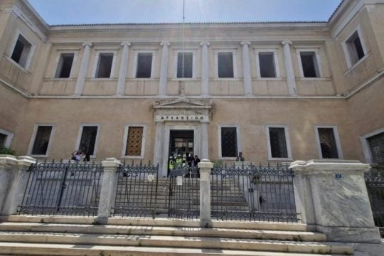Δικαστική «ταφόπλακα» στην επαναφορά του 13ου και 14ου μισθού