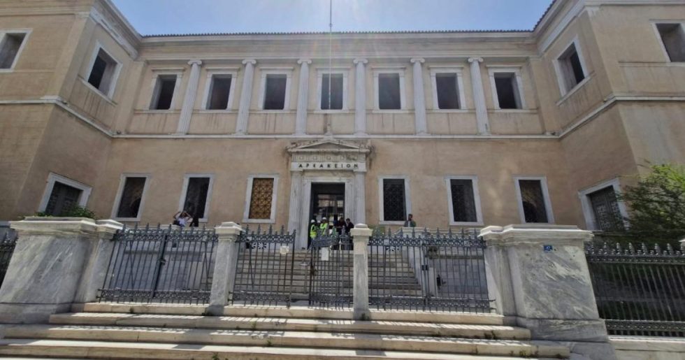 Δικαστική «ταφόπλακα» στην επαναφορά του 13ου και 14ου μισθού