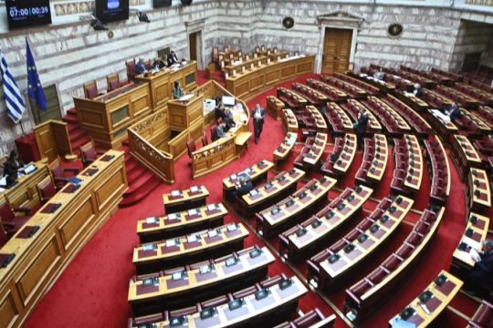 Στη Βουλή το νομοσχέδιο για την επιστολική ψήφο