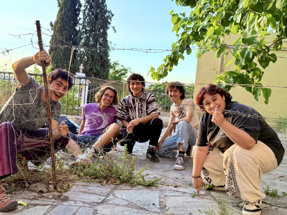 Afasia: Στη γενιά μας επικρατεί ο φόβος, ο θυμός και η ταραχή