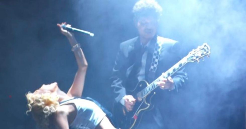 APT. (Live at the 68th Annual Grammy Awards)