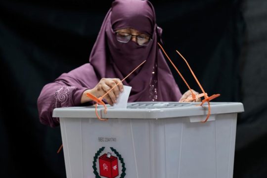 Μπανγκλαντές: Νίκη των εθνικιστών στις πρώτες εκλογές μετά την εξέγερση