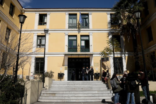 Ξέφυγε κρατούμενος στην Ευελπίδων, συναγερμός στην ΕΛ.ΑΣ.