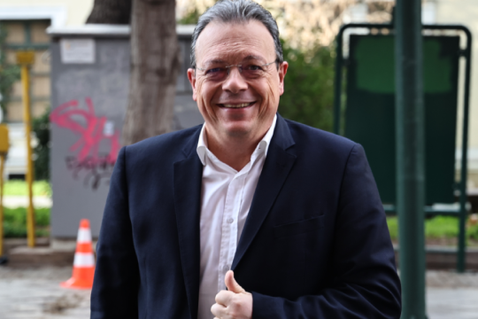 «Τα νησιά πληρώνουν ακριβό τίμημα εξαιτίας επικίνδυνης και διεφθαρμένης κυβέρνησης»