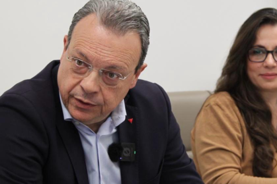 Ο ΣΥΡΙΖΑ αποδομεί το αφήγημα Μητσοτάκη για την οικονομία