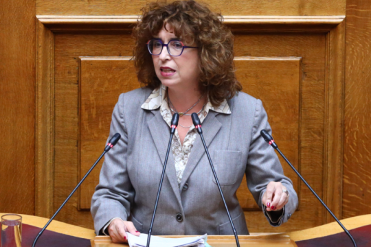 Φεύγει από Κωνσταντοπούλου, μένει στη Βουλή η Καραγεωργοπούλου