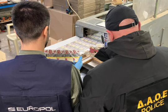 Πώς δρούσε το κύκλωμα με τα λαθραία τσιγάρα: Τα «καρούμπαλα» και τα «τσουβάλια»