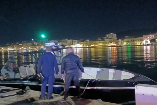 Πληθαίνουν οι αμφισβητήσεις του κυβερνητικού αφηγήματος για την κάμερα