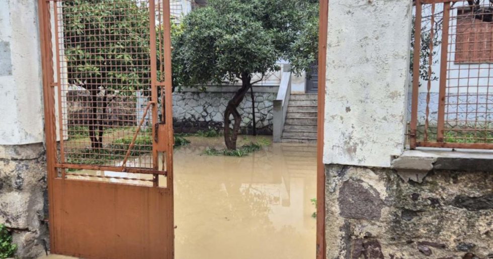 Εκτεταμένες ζημιές στη Λήμνο - Αίτημα να κηρυχθεί σε κατάσταση εκτάκτου ανάγκης