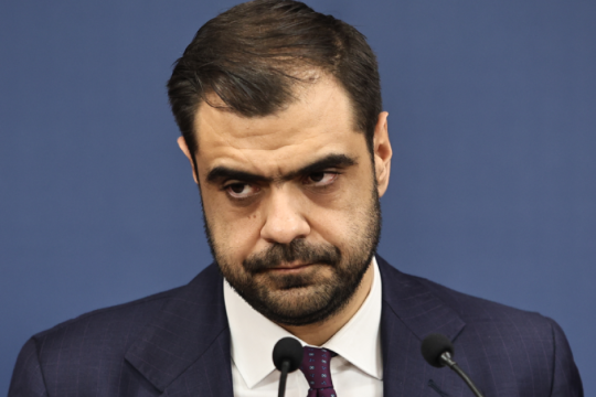 «Ιστορική ευκαιρία» η συνταγματική αναθεώρηση - Η αντιπολίτευση απαντά στον κυβερνητικό εμπαιγμό