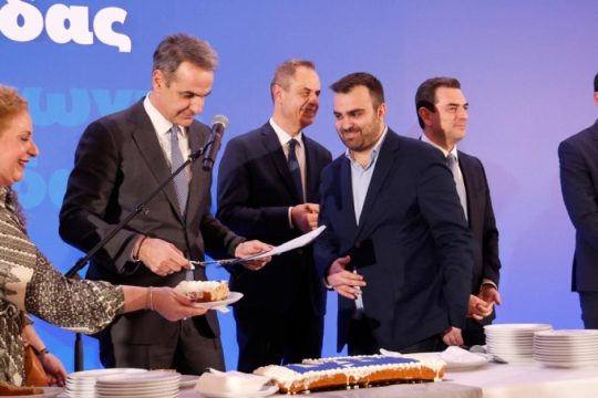 Έκοψε την πίτα της Ν.Δ. και... απείλησε με χάος