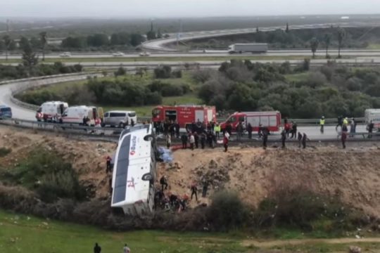 Διπλή τραγωδία στη νότια Τουρκία με 16 νεκρούς και δεκάδες τραυματίες