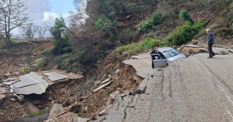 Κατολισθήσεις, πτώσεις δέντρων και διακοπές ρεύματος από την κακοκαιρία