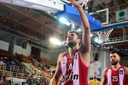 «Πέταξε» εύκολα στον τελικό ο Ολυμπιακός, νικώντας 91-67 το Μαρούσι