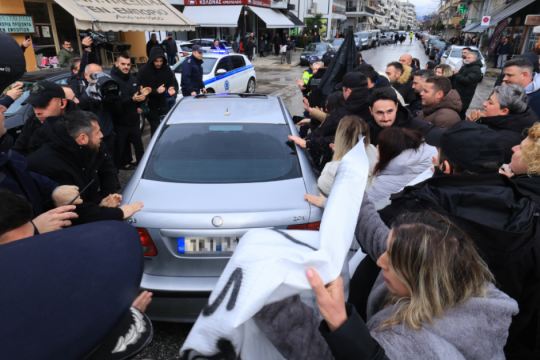 Βιολάντα: Το εργατικό κέντρο Τρικάλων για τις -όχι και τόσο- «αυθόρμητες συγκεντρώσεις»